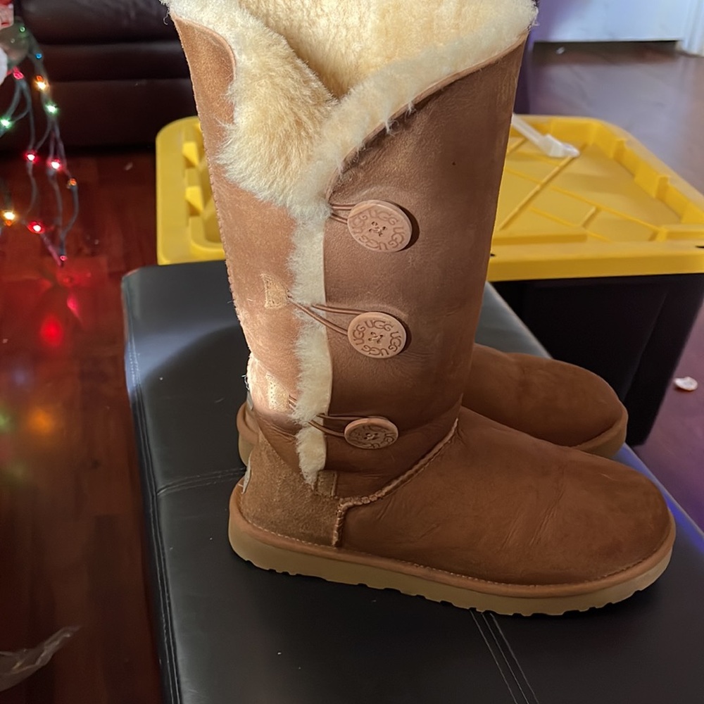 Ugg - Picture 4 of 9